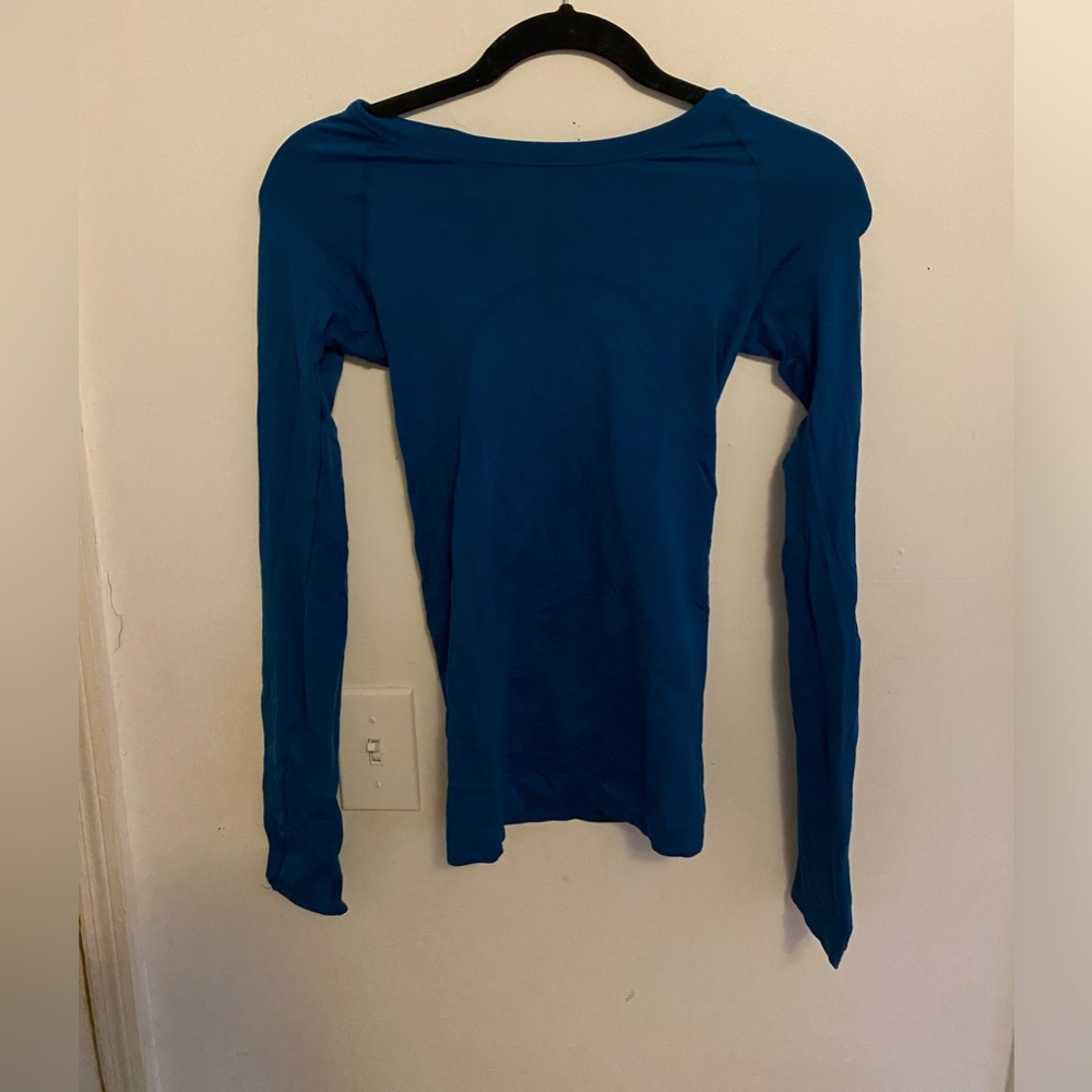 BLUE LULULEMON SWIFTLY TECH (size 0)
